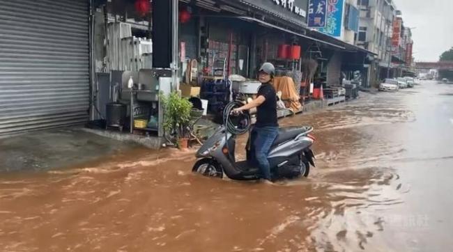 杜苏芮已致台湾1人死亡，逾4万户居民家停电