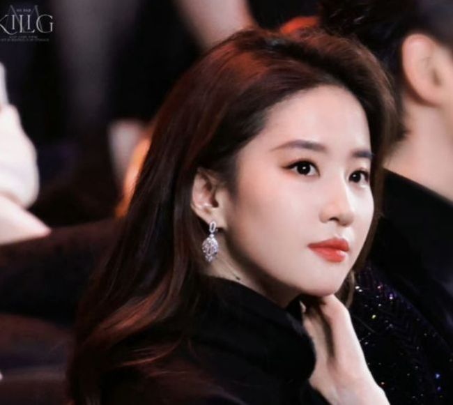 刘亦菲王楚然同框旧照,同一个模具刻出来的?