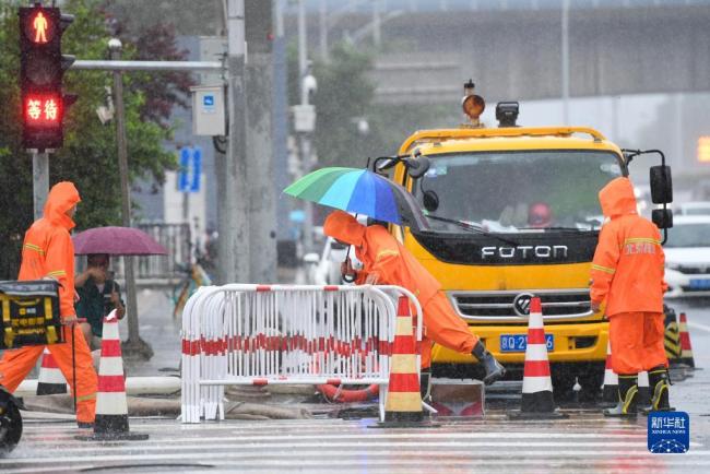 暴雨红色预警继续 多部门部署应对工作