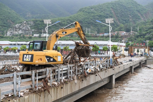 暴雨洪灾下中国救援力量守护民众安全