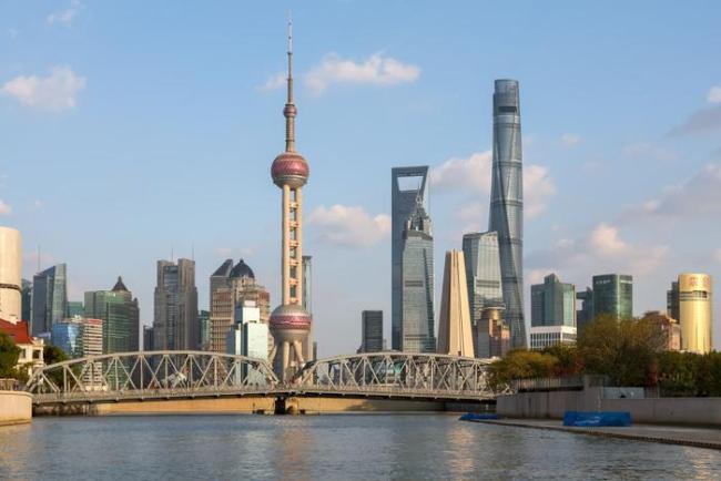 　　从苏州河水域拍摄的上海城市风光（2022年10月24日摄）。新华社记者 王翔 摄