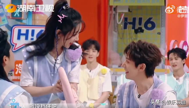 杨紫好忙但不知道在忙啥 网友：萌萌懂懂的太可爱了