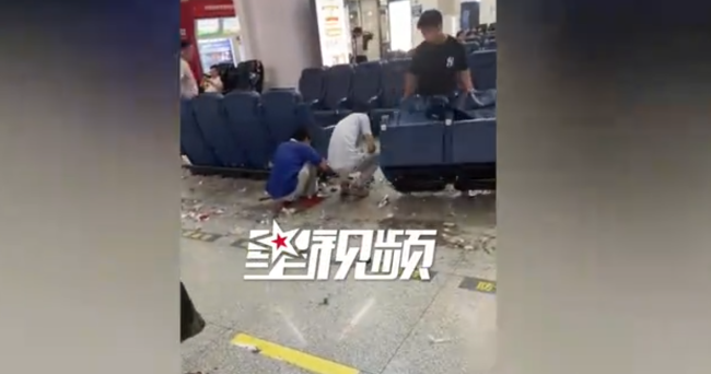南京南站候车室开始拆除按摩椅 网友：这才是车站该有的样子！
