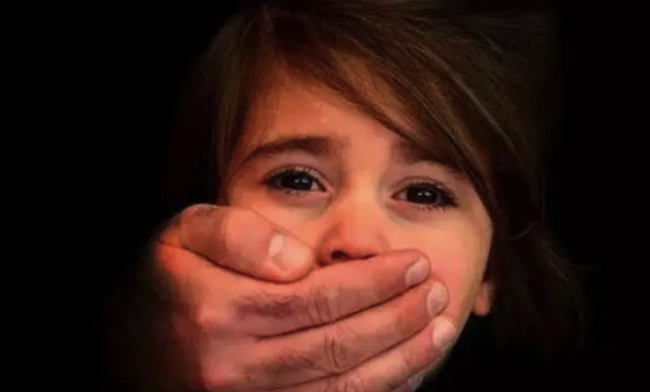 一副院长猥亵女学生获刑，父亲将其打骨折免被起诉