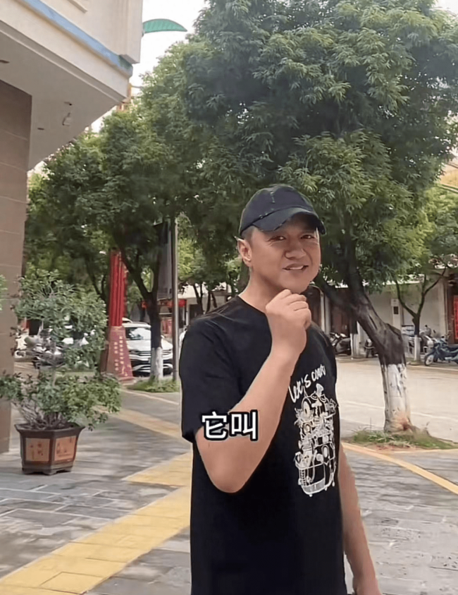 李亚鹏再婚后首透露和王菲的关系！沧桑憔悴独自蹲路边，暴瘦惹担忧