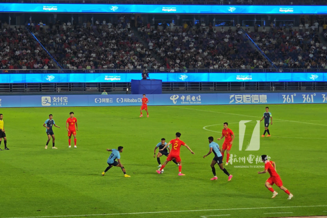 亚运会中国男足5-1大胜印度 赢得开门红全场沸腾！