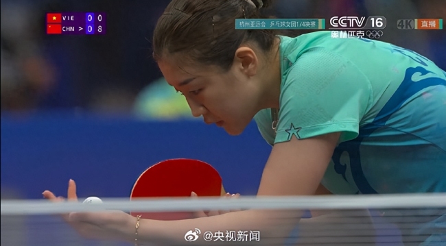 越南女队化身国乒小迷妹 赛后排队找孙颖莎签名