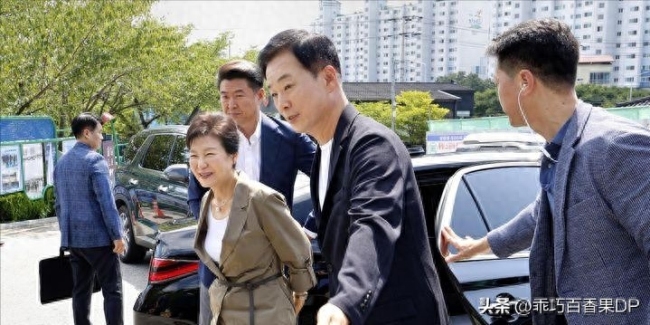 朴槿惠自2021年获赦后罕见公开露面