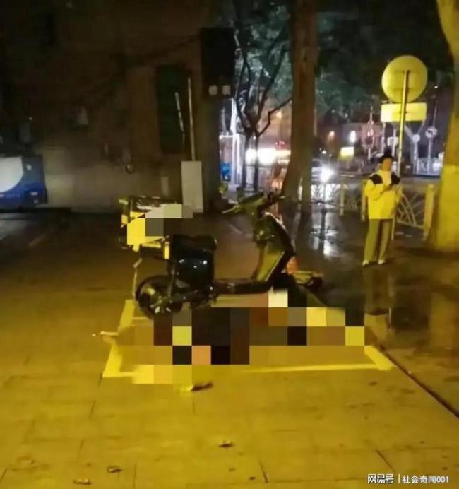 警方回应两外卖员被捅伤：犯罪嫌疑人已被抓获 两受害者暂无生命危险