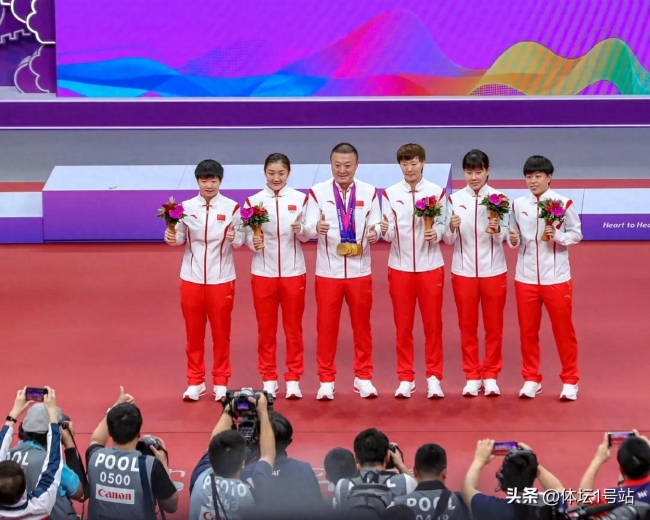 国乒女队花式躲采访太逗！