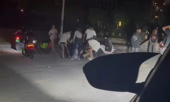 福州一女性夜间遭人围殴，相关部门已迅速介入