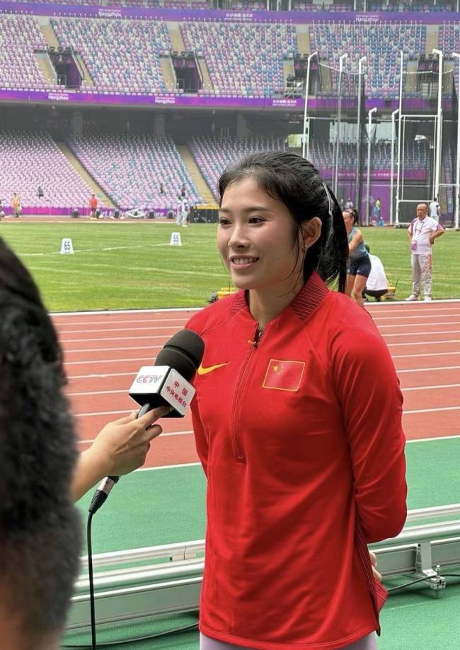 吴艳妮称女生要学会悦己，自己快乐才会越来越好