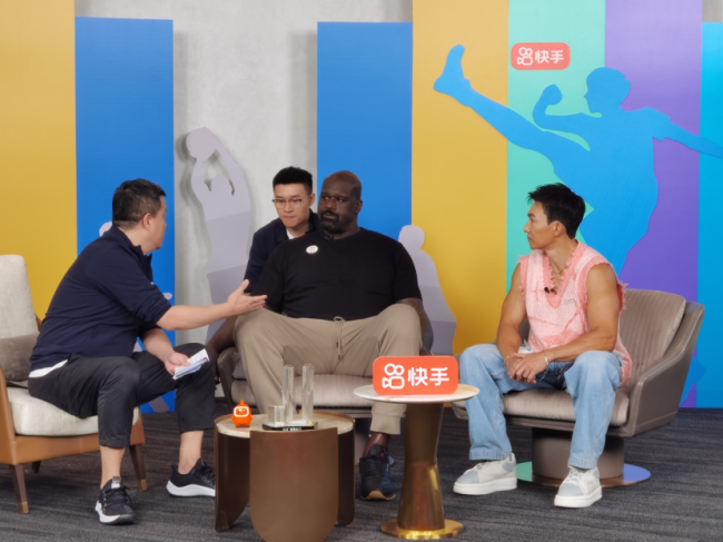 奥尼尔姚明亚运赛场重逢 与“老朋友”姚明再聚首