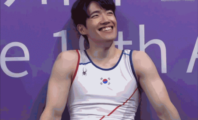 情绪稳定的韩国选手出圈，始终微笑“圈粉”无数