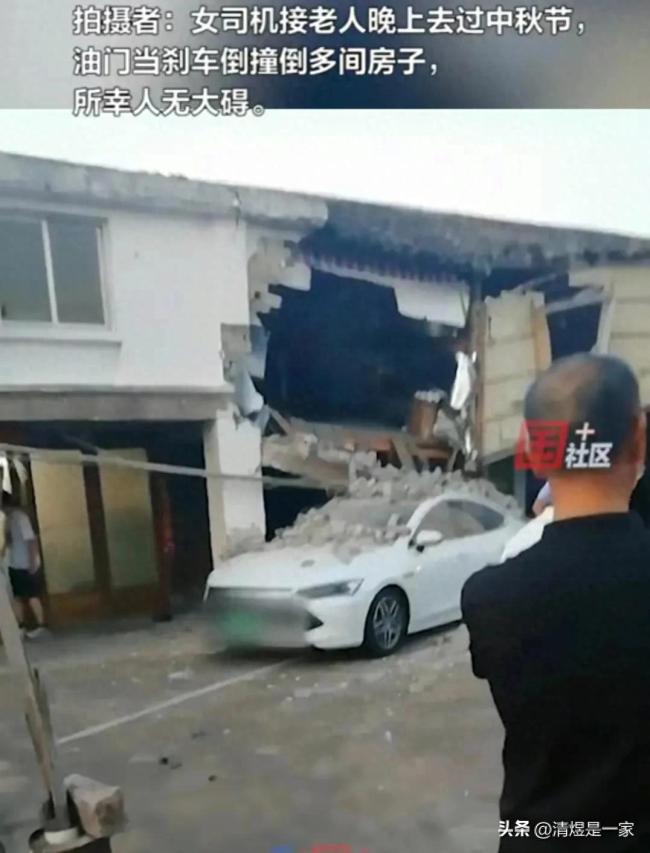 女子倒车错把油门当刹车，撞倒多间房屋