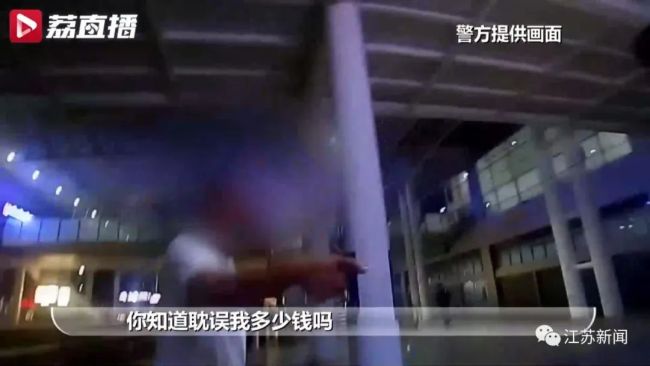 多人因高铁动车吸烟被拘 警方提醒:别抱侥幸心理