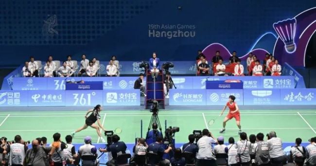 韩国队员模仿何冰娇哭泣引热议 网友：这是在干嘛？