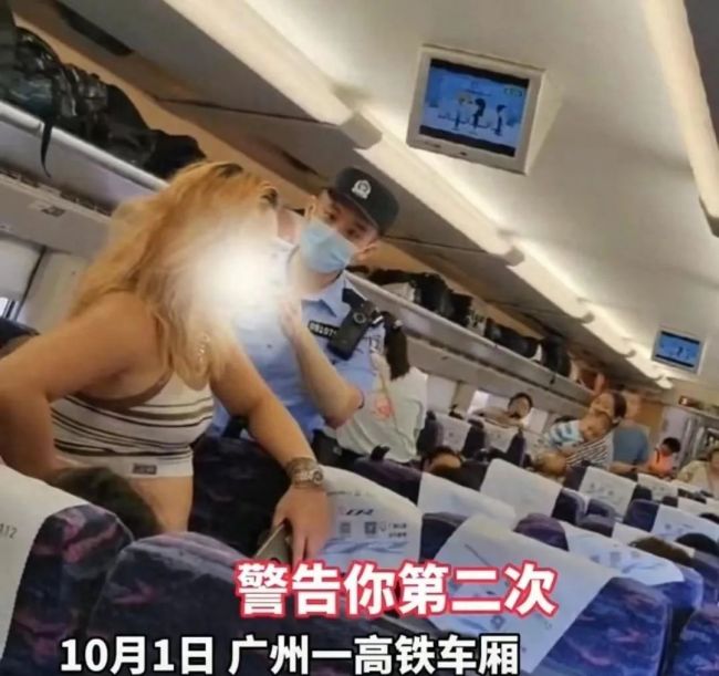 女子占座不听劝还打乘警 官方通报：已被移交前方车站派出所处理