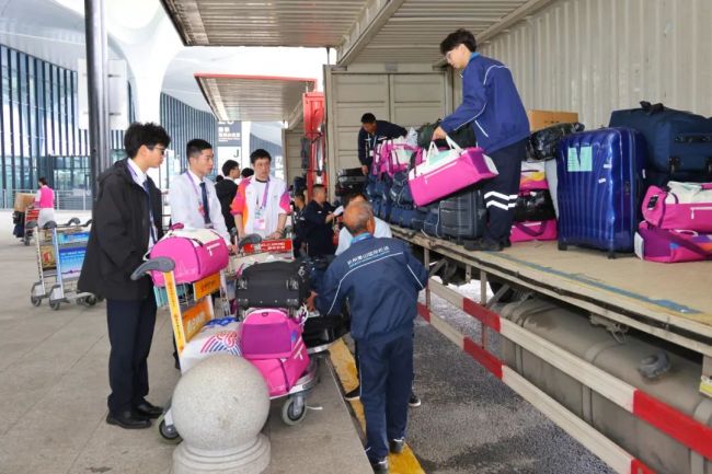杭州机场可提前一天办行李托运手续 迎来亚运会返程高峰