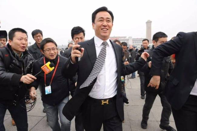 恒大员工爆料许家印，在公司就是一个“暴君”，只知道用钱砸