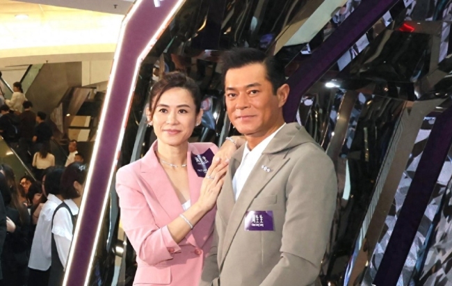 宣萱古天乐同框出席活动:古天乐帅气,宣萱清瘦俏丽