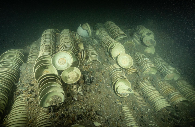 我国首次在南海千米级海底发现大型古代沉船遗址