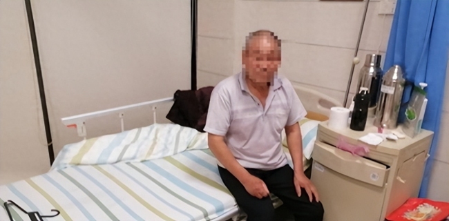 医生一条朋友圈感动全网 ICU门外老人背后的温情故事 