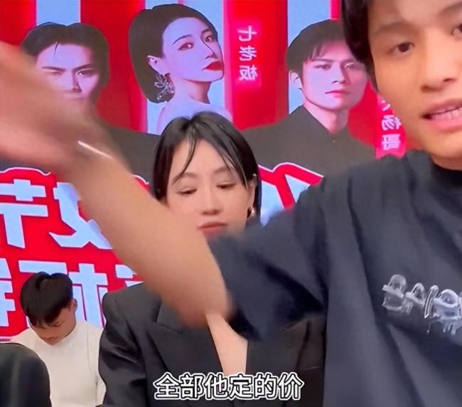一个人能干一个平台！李佳琦被批挟持商家 “疯狂小杨哥”称其垄断价格