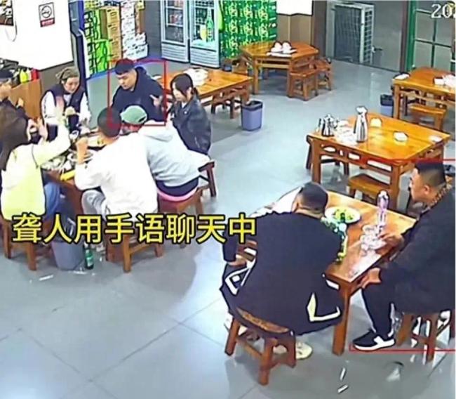 宁波两男子模仿嘲笑听障人士引冲突 