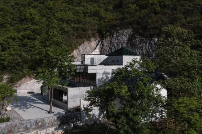 粗犷质朴！湖北70后造最大胆养老房：全屋仅用混凝土 一家九口同住