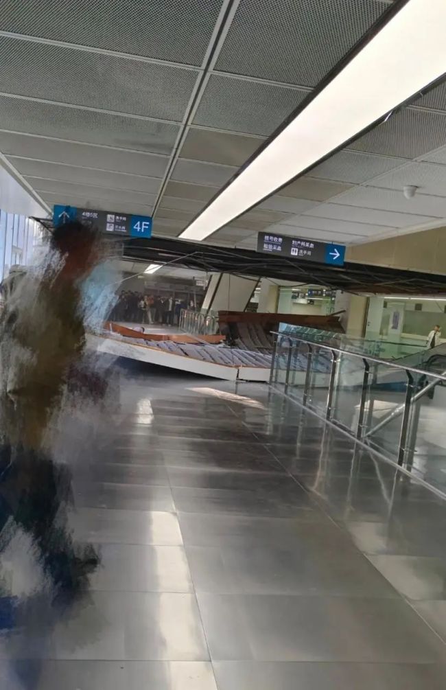 南京鼓楼医院一处天花板吊顶坍塌1人轻伤 消防部门回应