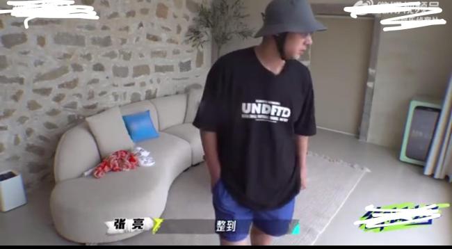 张亮为了天天24小时不关机 担心天天在国外有麻烦