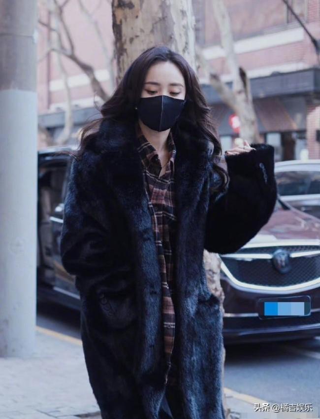 杨幂式保暖穿搭“老爹衫”值得拥有 普通人穿也特别出圈