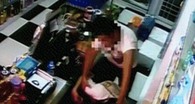媒体评超市老板猥亵女孩被行拘9天：嫌疑人是不是公务员？