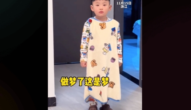 父母趁孩子睡着点外卖偷吃被发现