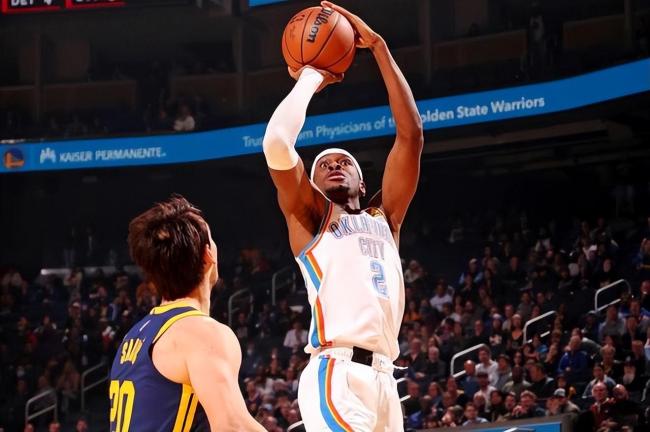 NBA常规赛：汤普森10中1勇士负雷霆吞5连败 库追缺阵佩顿伤退