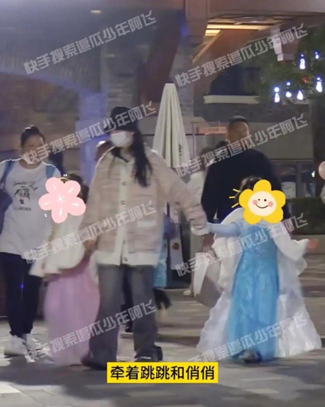 张杰谢娜带女儿迪士尼玩耍 三个女儿同穿公主裙十分可爱