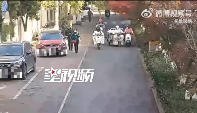 女子骑三轮撞车逃逸被抓问咋找到的