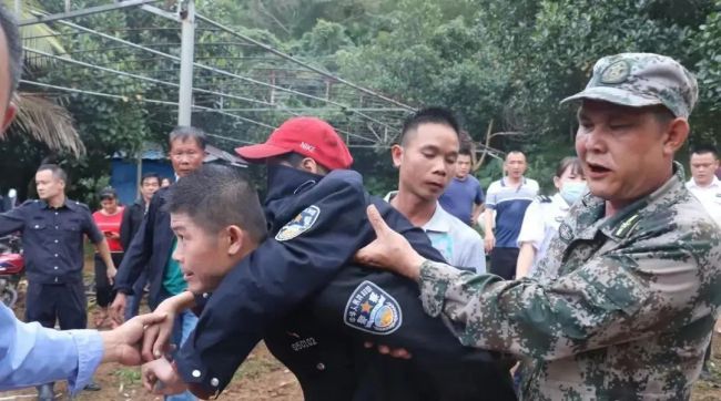 6天5夜！海南失联多天13岁男孩被找到 现场响起一阵掌声