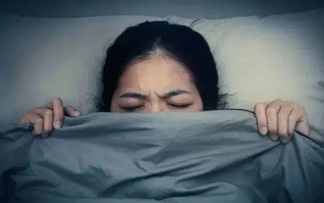 新研究：平时睡得少，周末补个觉，心脏病风险或降低63%