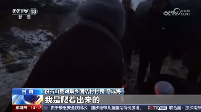 村支书喊回30多个年轻人徒手刨出12人 如今又投入到群众安置和物资发放工作中