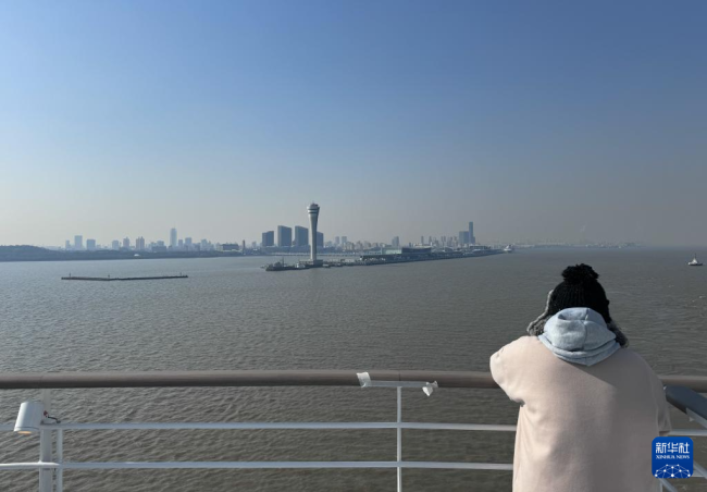 出海！中国国产首艘大型邮轮离港试运营