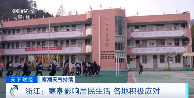 画面震撼！钱塘江现罕见冰封潮汐树奇景