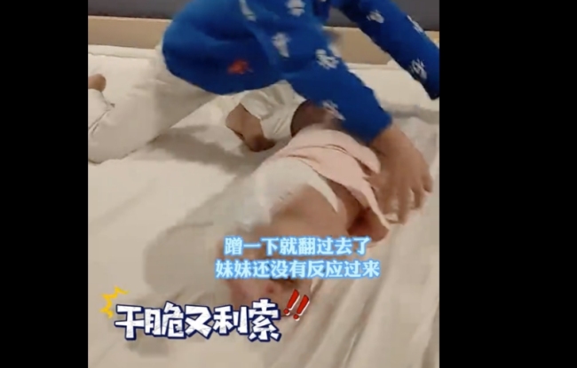 哥哥教尿不湿妹妹翻身