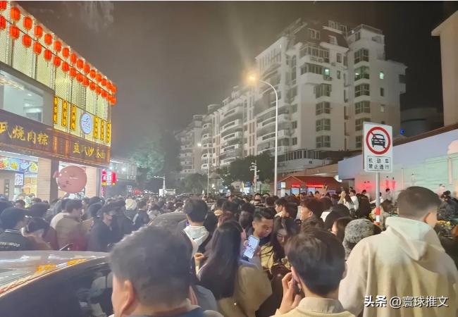 网友称基本都是学生跨年花钱不心疼 这账谁来买？