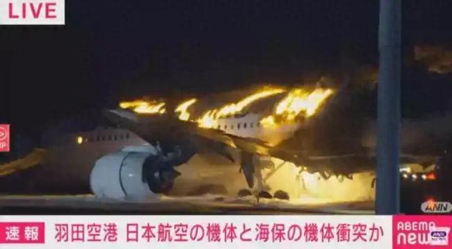 东京羽田机场跑道全部封锁，乘客：以为自己没命了