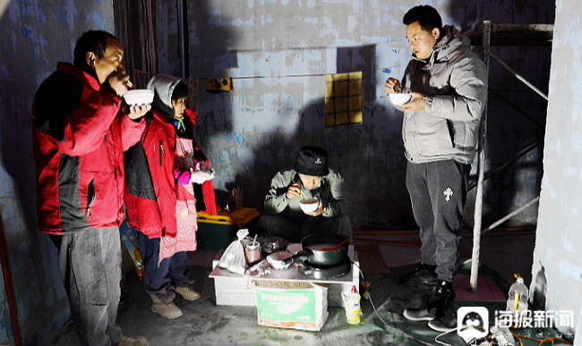 90后小伙在济南做瓦工 日薪2000在省会买了房