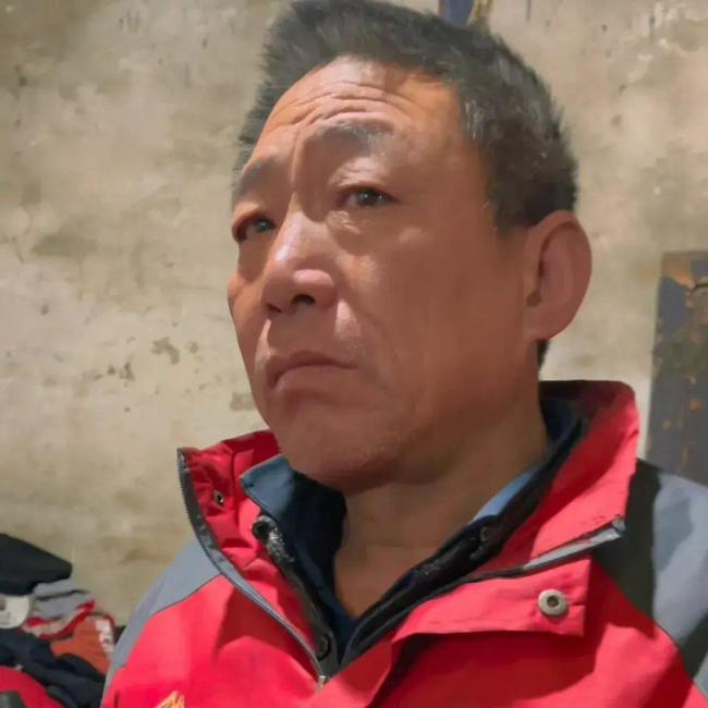 父母去世嫂子离家出走 终身未娶男子照顾离世哥哥4个孩子
