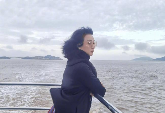 金星辟谣“炮轰央视春晚”的传闻，同时力挺春晚总导演于蕾