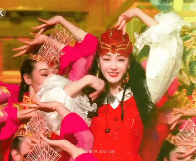 迪丽热巴素颜练舞也挡不住美貌，被惊艳到了
